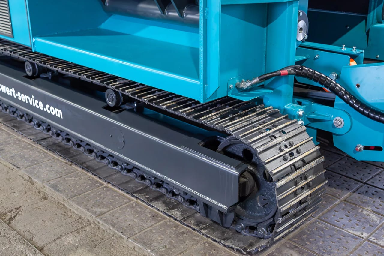 Mobile recycling shredder prepared for assessment