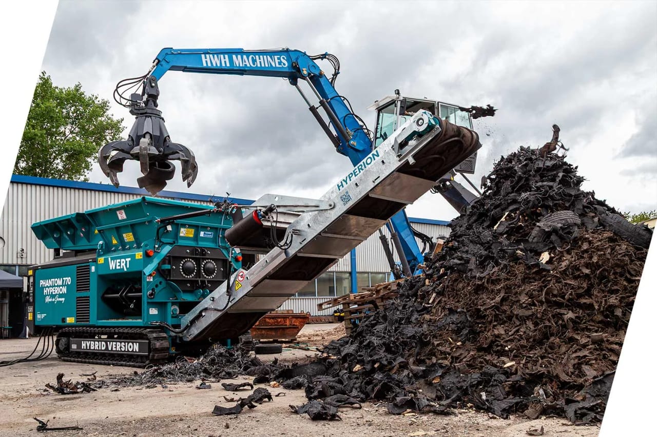WERT PHANTOM 770 Hyperion operating at an industrial recycling site