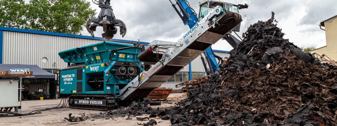 WERT PHANTOM 770 Hyperion operating during a material demonstration