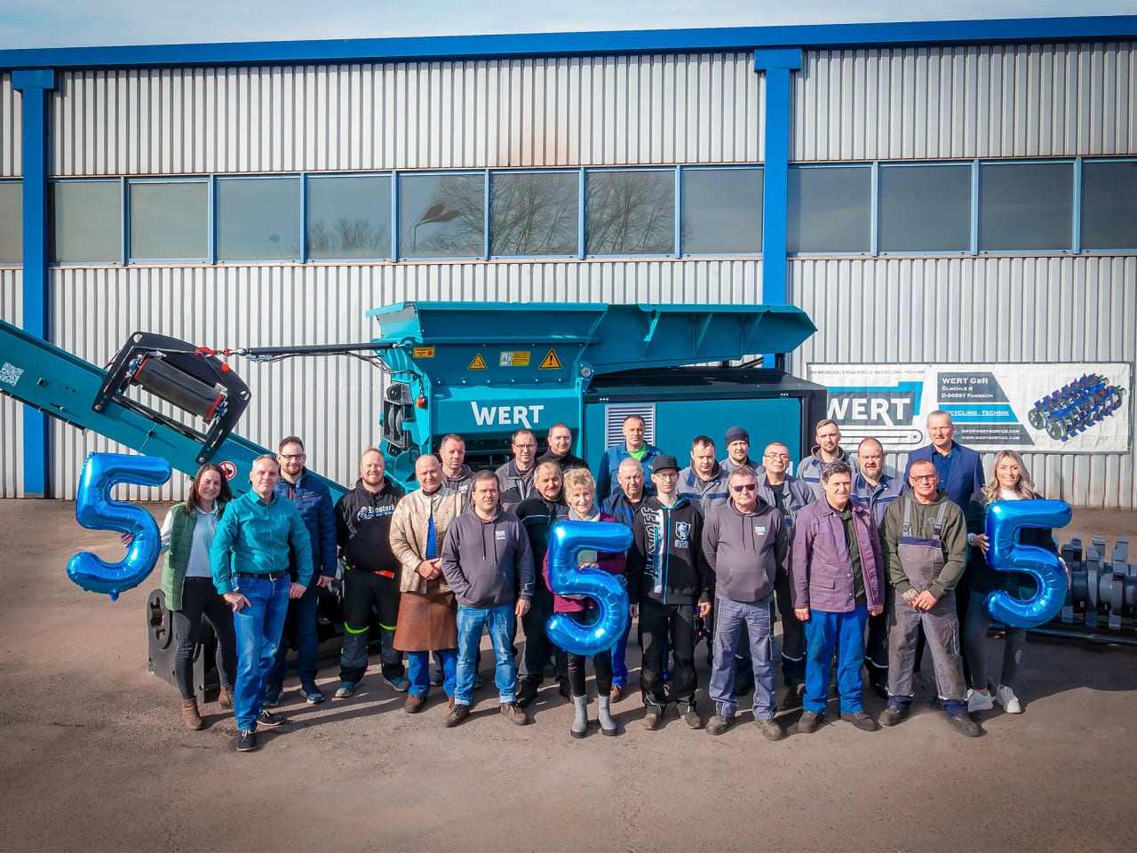 WERT team and PHANTOM machine at the German manufacturing site